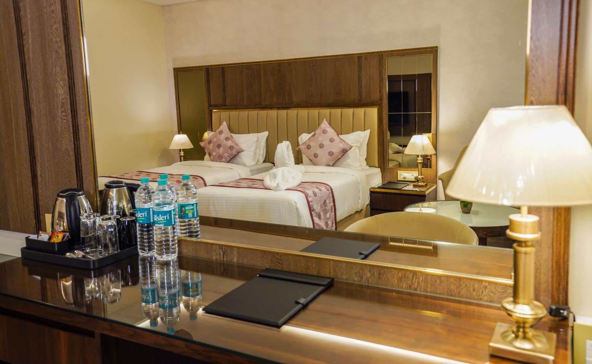 Uva Manish Hotel Кундапур Екстериор снимка