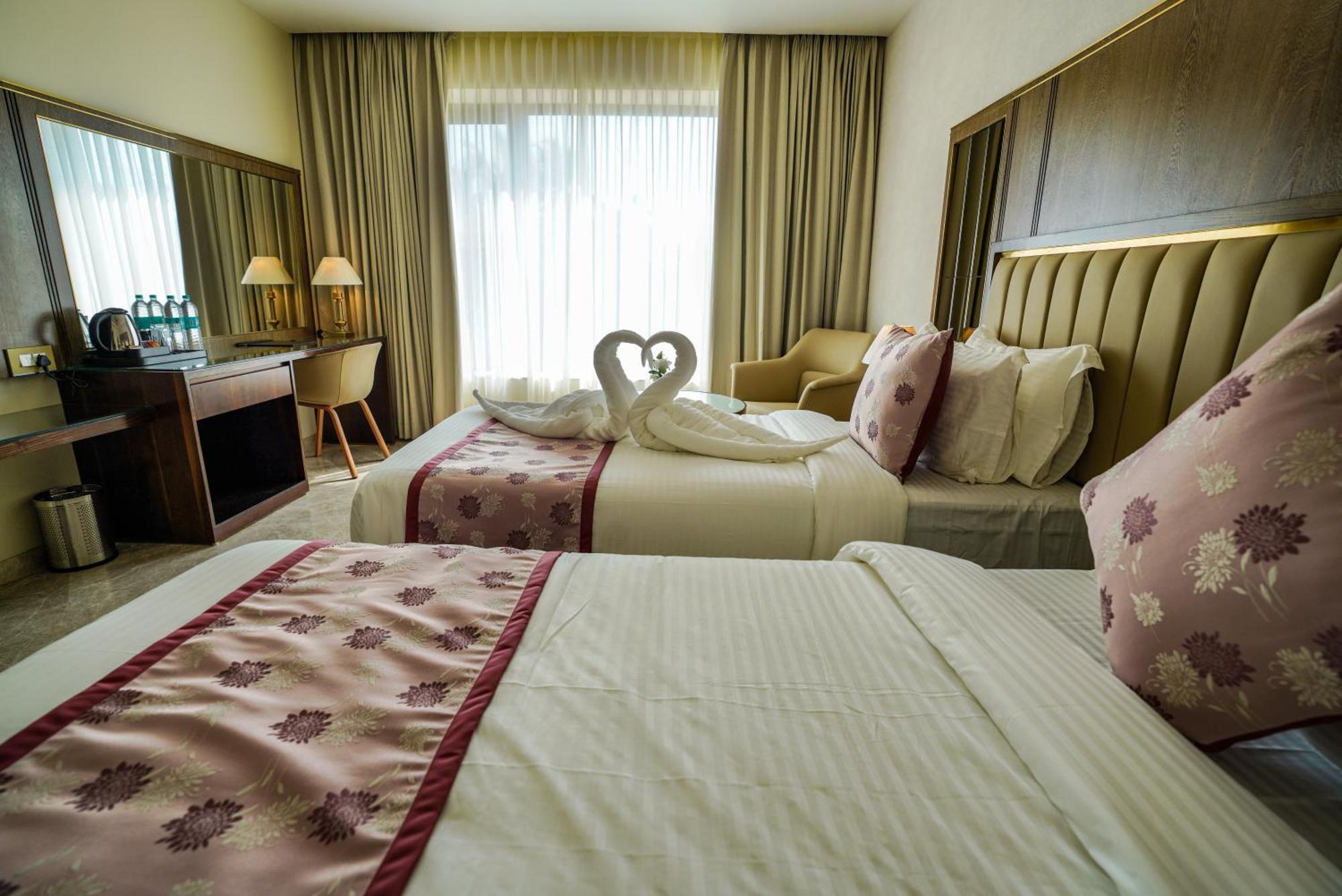 Uva Manish Hotel Кундапур Екстериор снимка