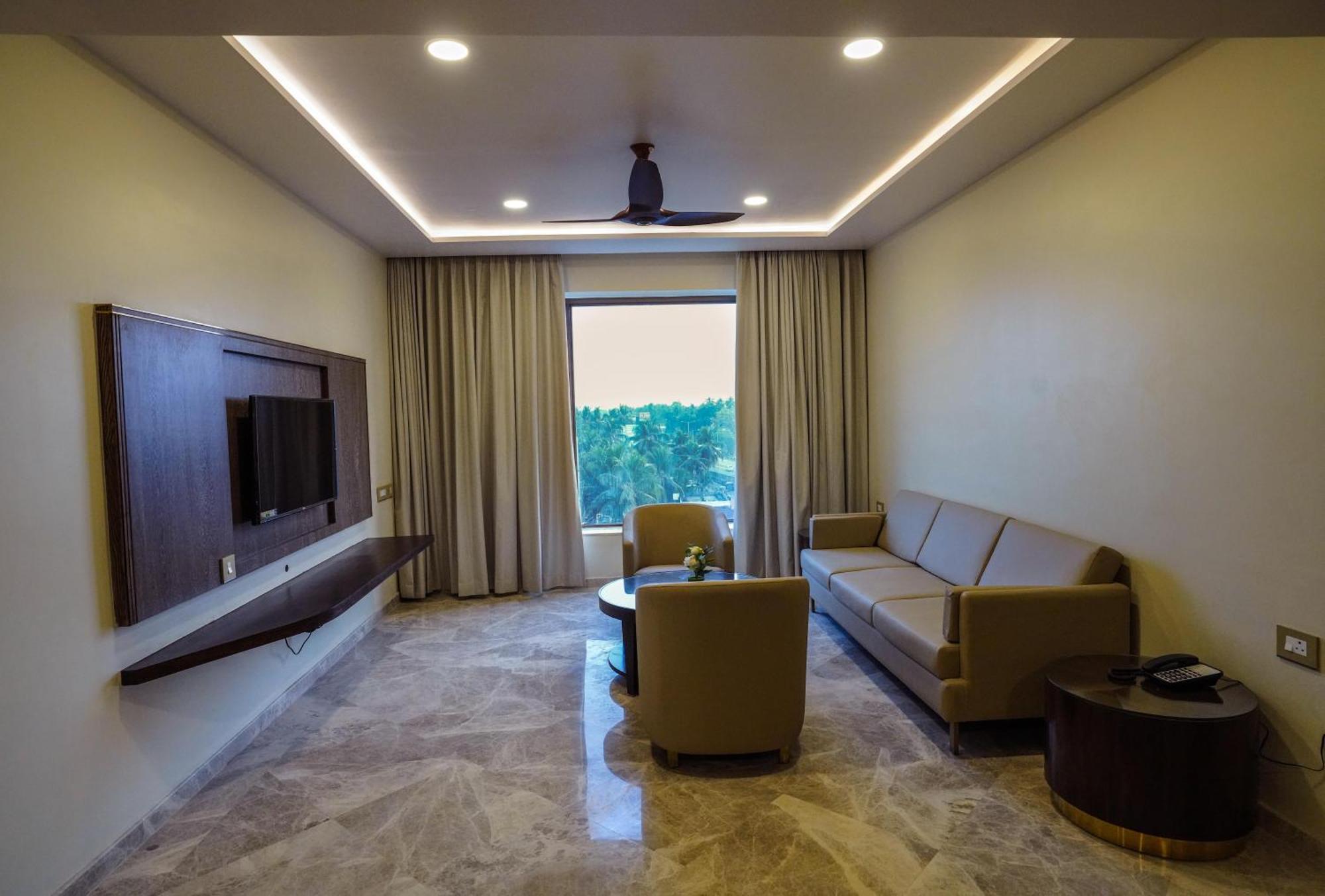 Uva Manish Hotel Кундапур Екстериор снимка