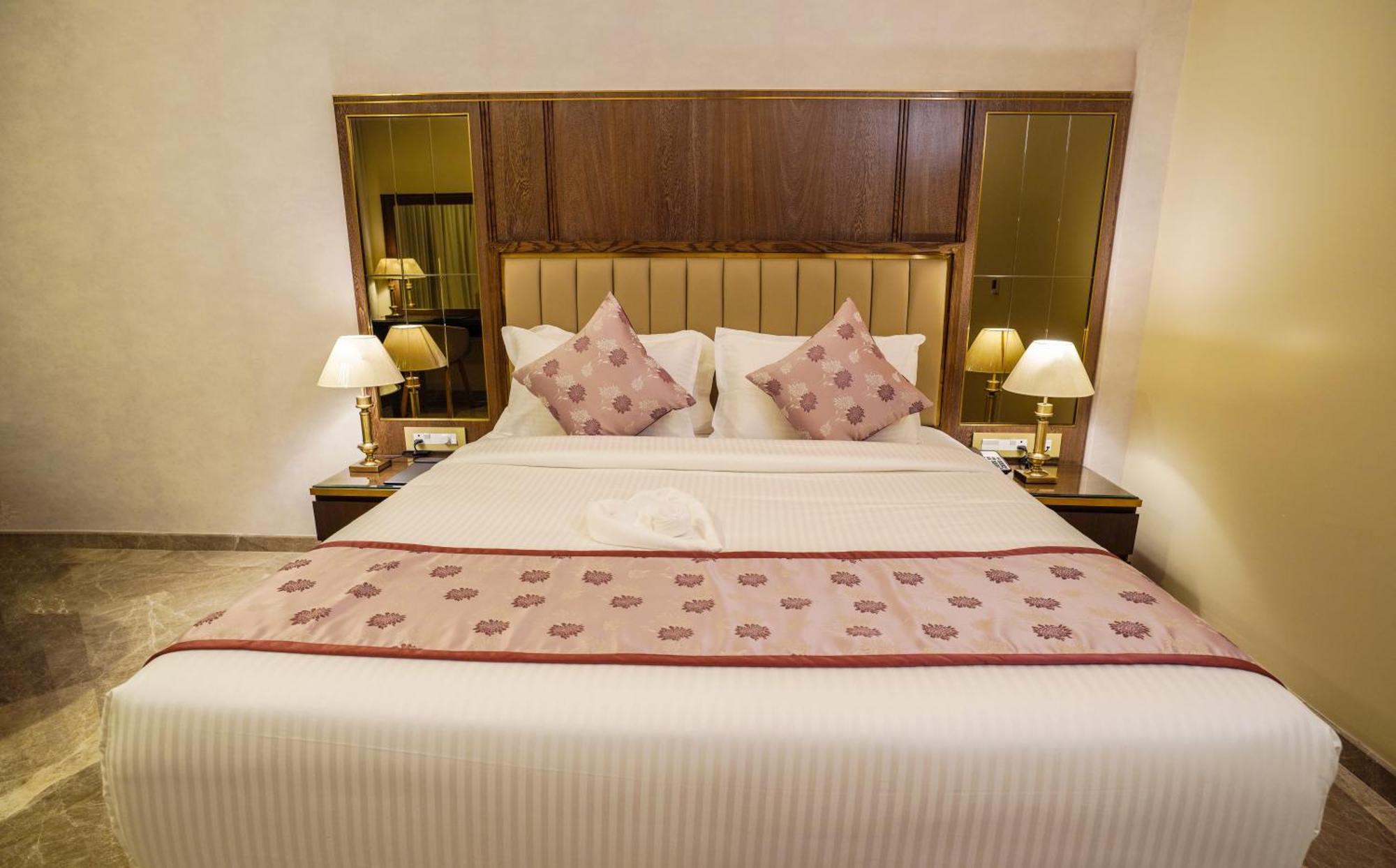 Uva Manish Hotel Кундапур Екстериор снимка