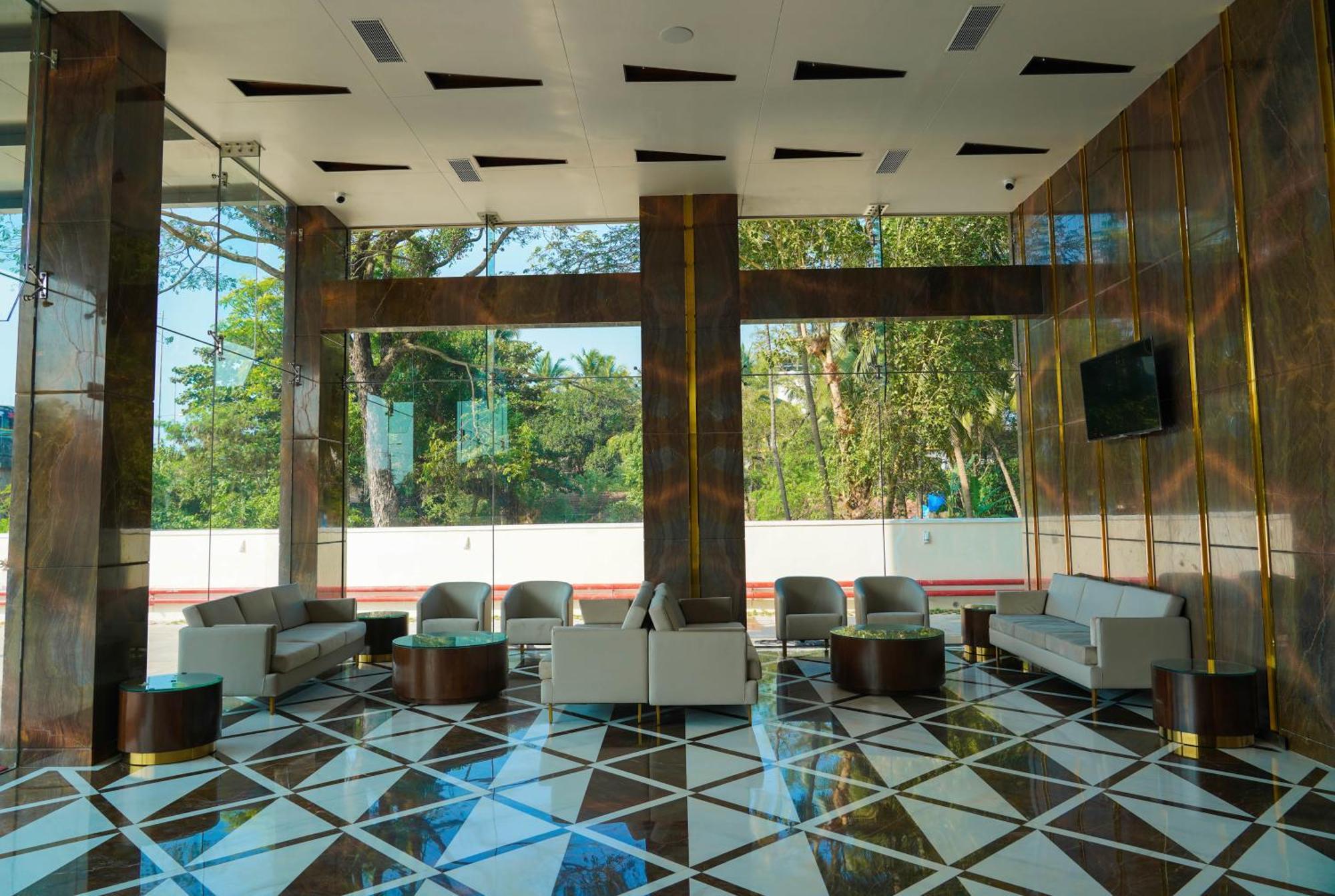 Uva Manish Hotel Кундапур Екстериор снимка