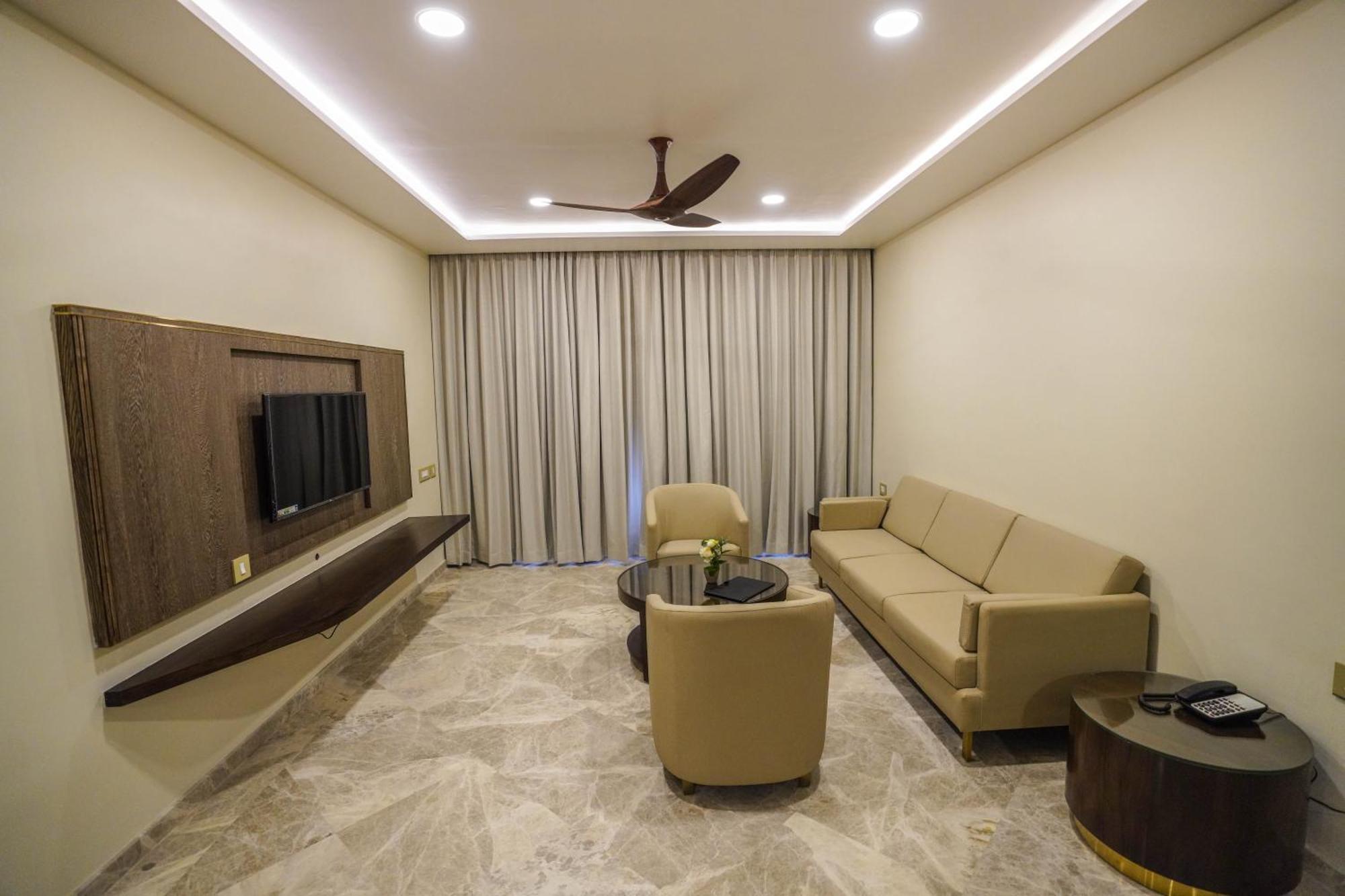 Uva Manish Hotel Кундапур Екстериор снимка