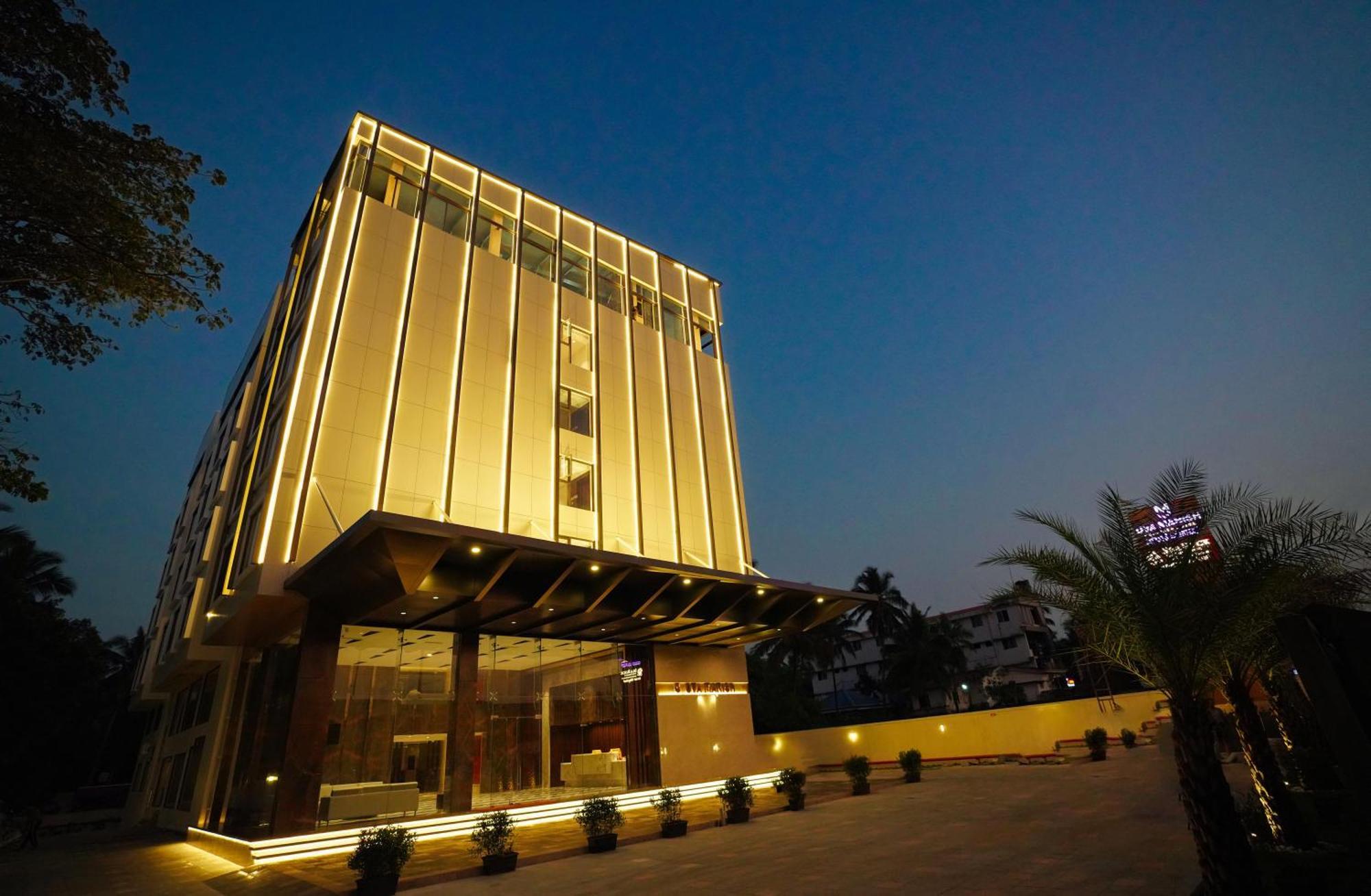 Uva Manish Hotel Кундапур Екстериор снимка