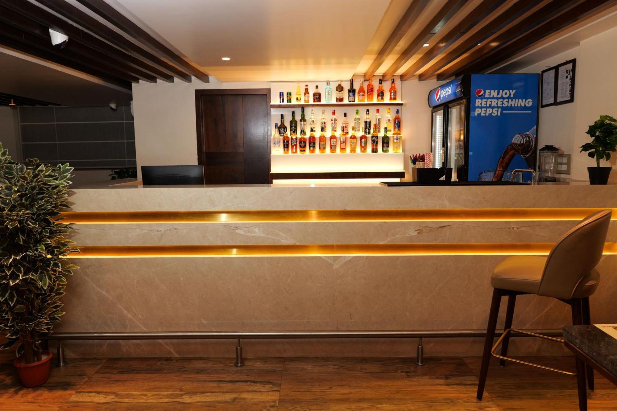 Uva Manish Hotel Кундапур Екстериор снимка