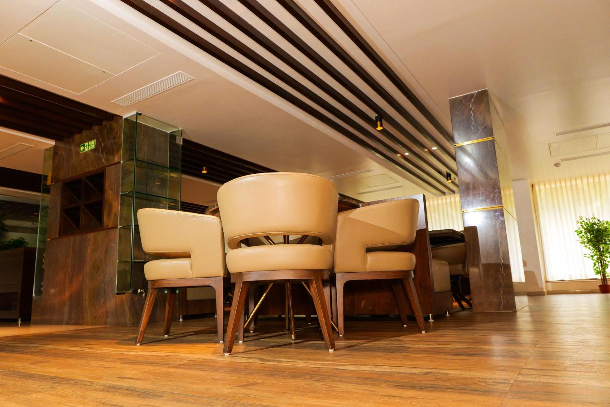 Uva Manish Hotel Кундапур Екстериор снимка