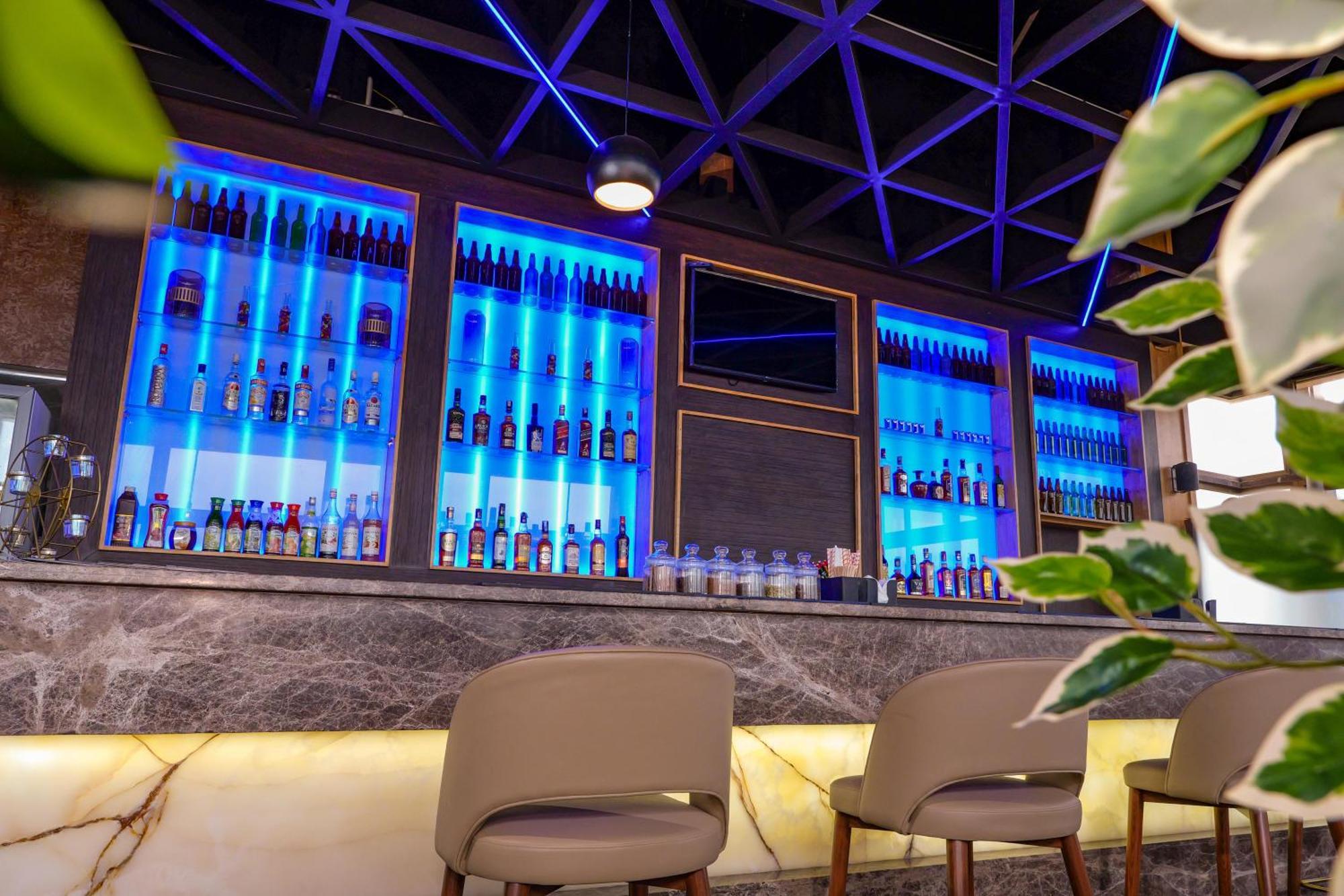 Uva Manish Hotel Кундапур Екстериор снимка